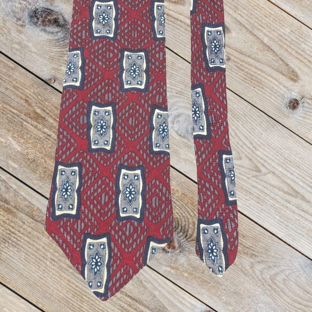 Oscar de la Renta Necktie 100% Silk Tie Mens Red Blue White Geometric USA Made